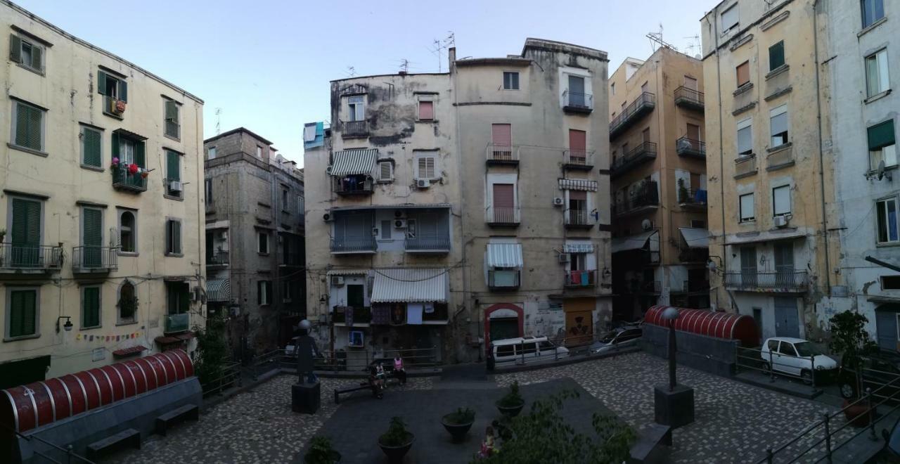 Goditi Napoli Bagian luar foto